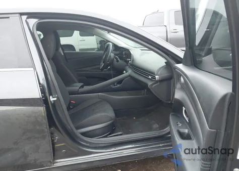 2022 Hyundai Elantra Sel z USA, uszkodzony, nr VIN 5NPLN4AG4NH075845